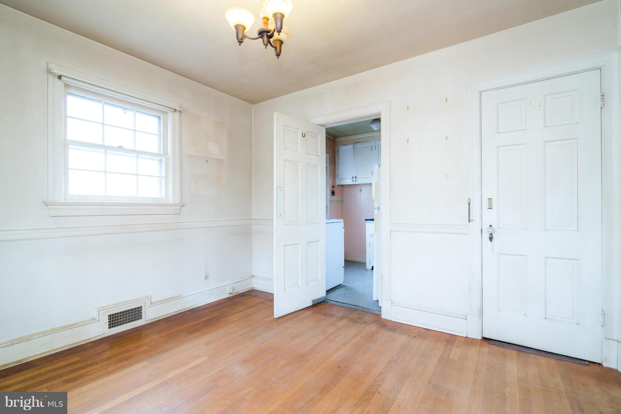 1539 North Glebe Road Arlington, VA 22207 - Photo 7 of 30 DINING ROOM