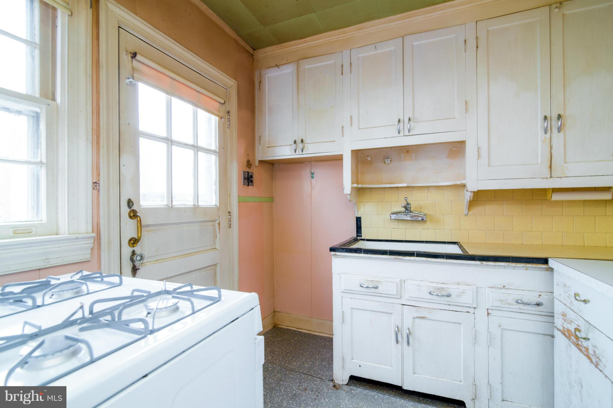 1539 North Glebe Road Arlington, VA 22207 - Photo 10 of 30 KITCHEN