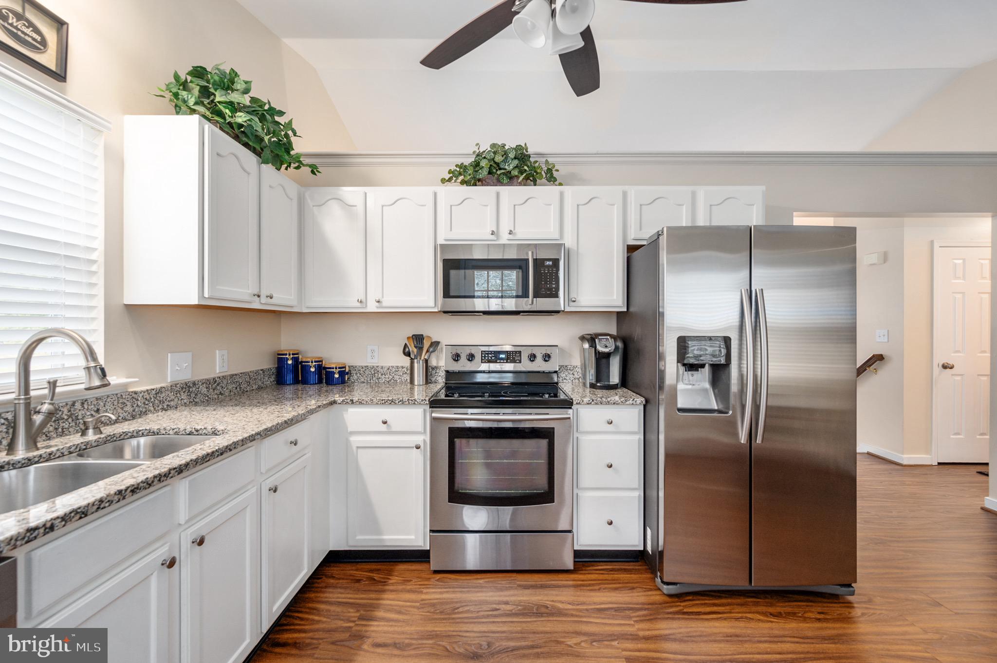 5308 South Branch Road Fredericksburg, VA 22407 - Photo 5 of 33 Kitchen with Granite Counters and SS Appliances