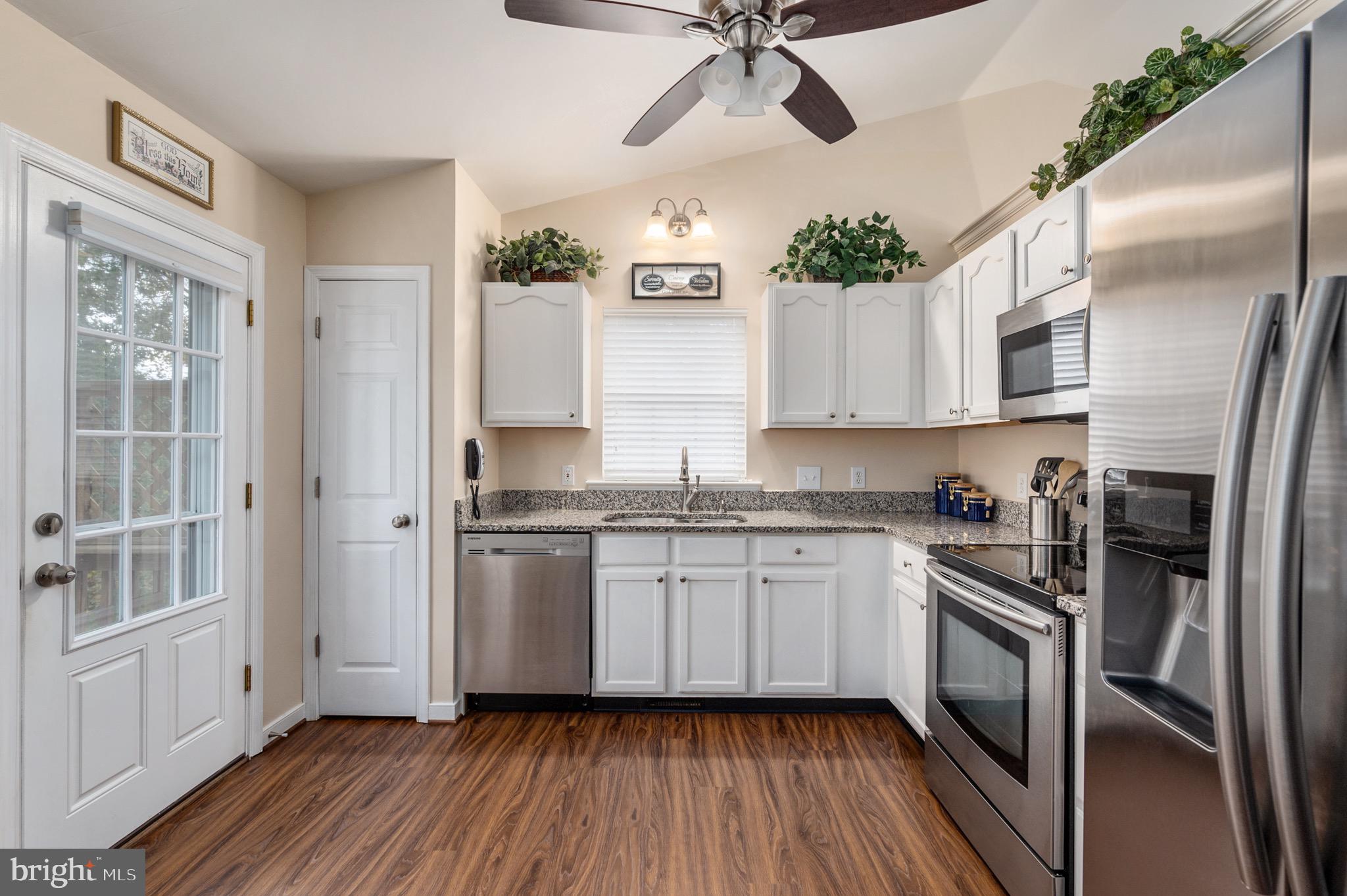 5308 South Branch Road Fredericksburg, VA 22407 - Photo 6 of 33 Kitchen with Cathedral Ceiling