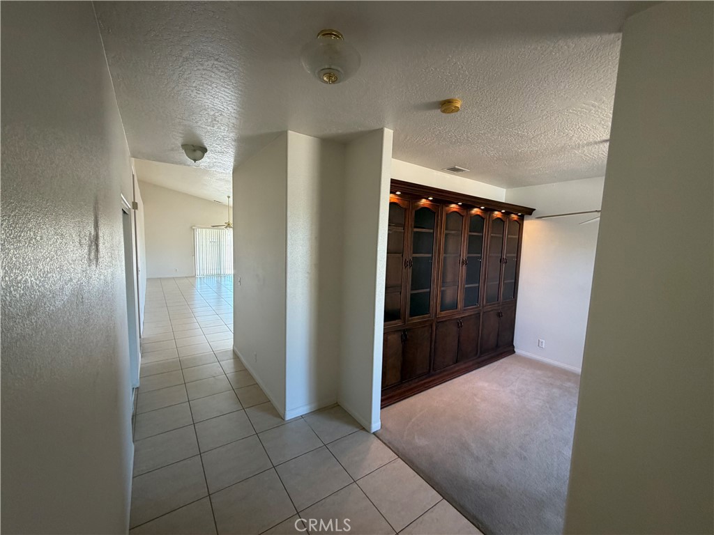 14125 Quinnault Road Apple Valley, CA 92307 - Photo 16 of 22 Entrance and bonus room
