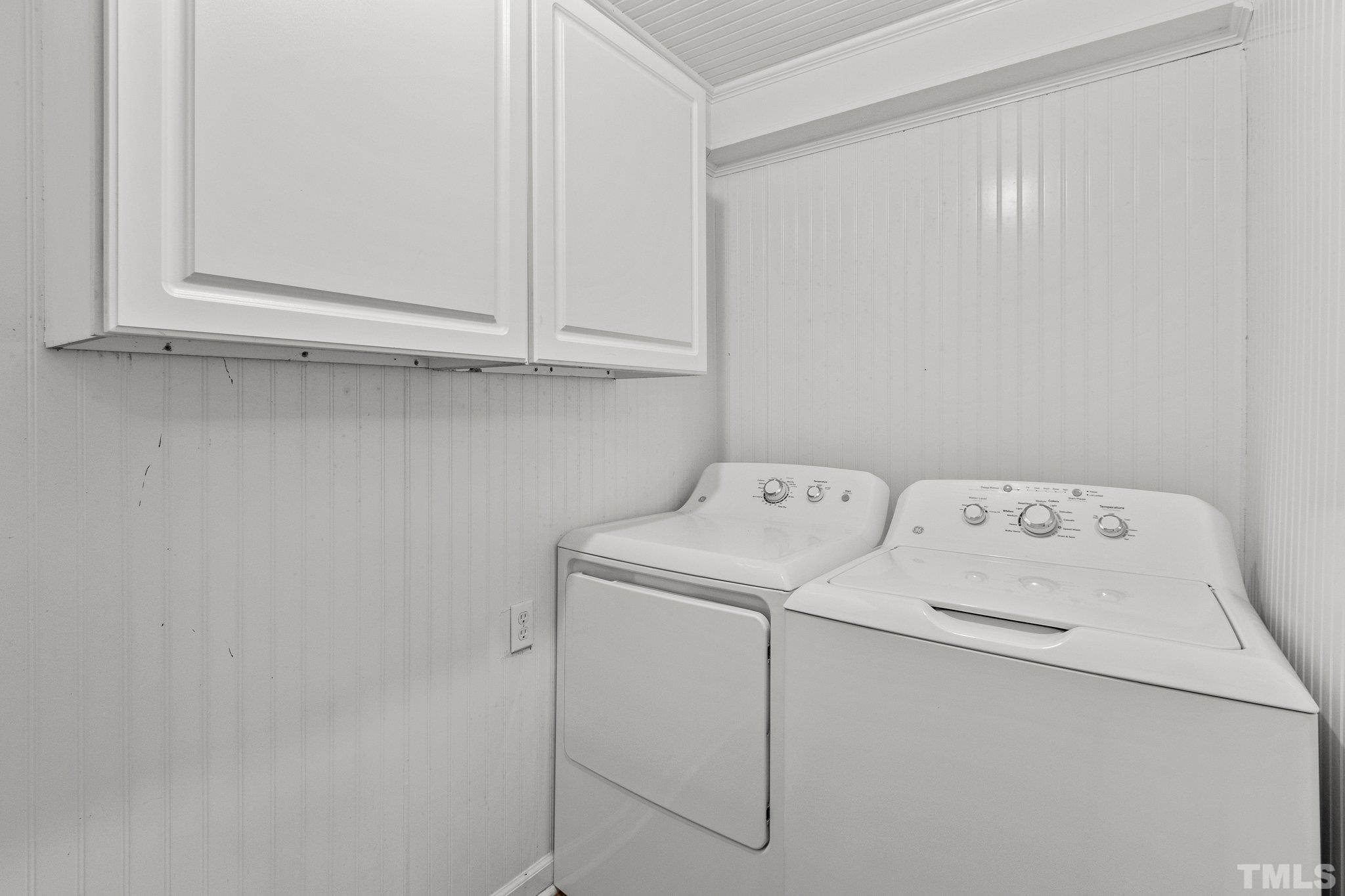 1713 Oberlin Road Raleigh, NC 27608 - Photo 12 of 34 a utility room with dryer and washer