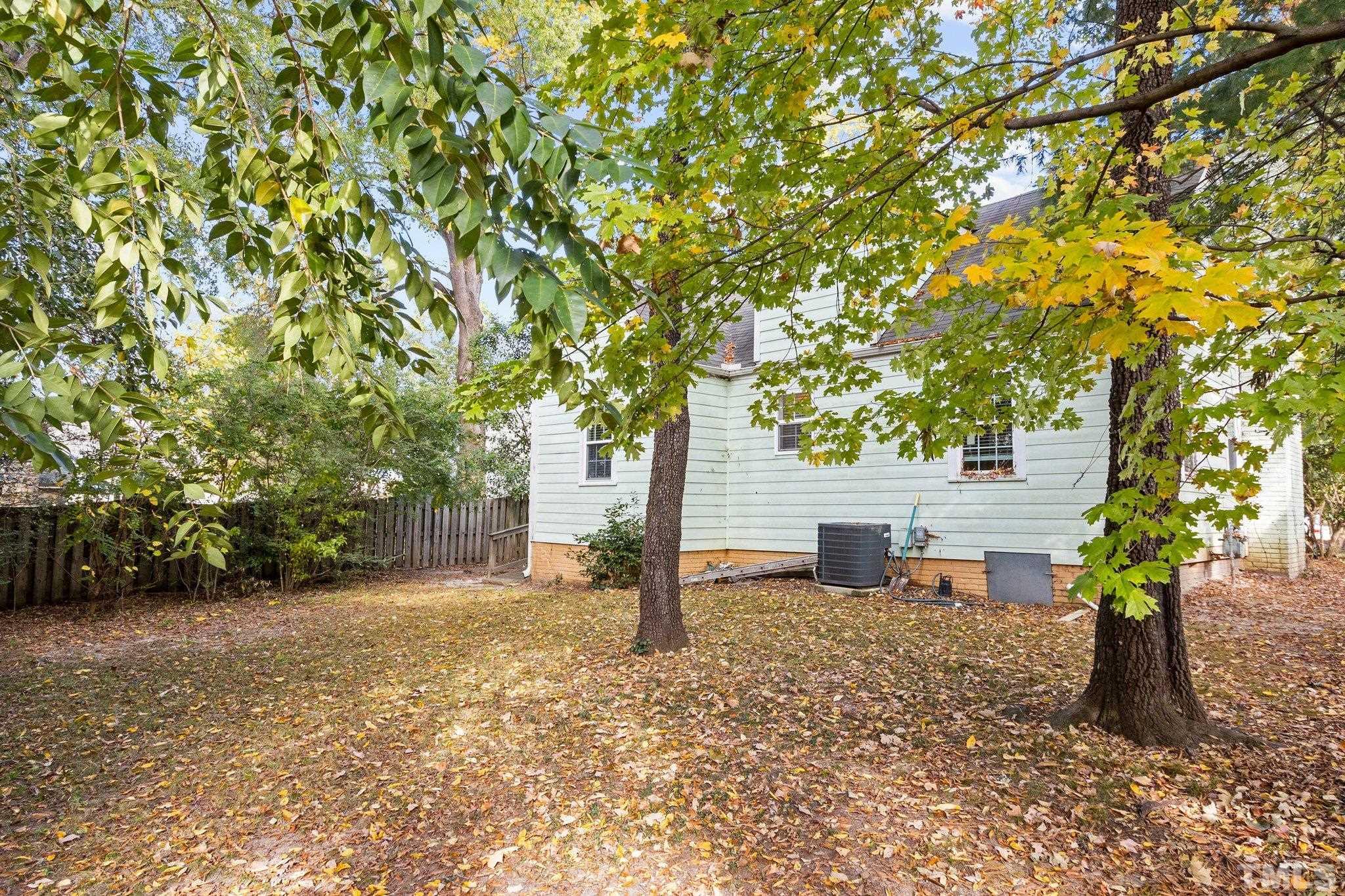 1713 Oberlin Road Raleigh, NC 27608 - Photo 27 of 34 a backyard of a house with lots of green space