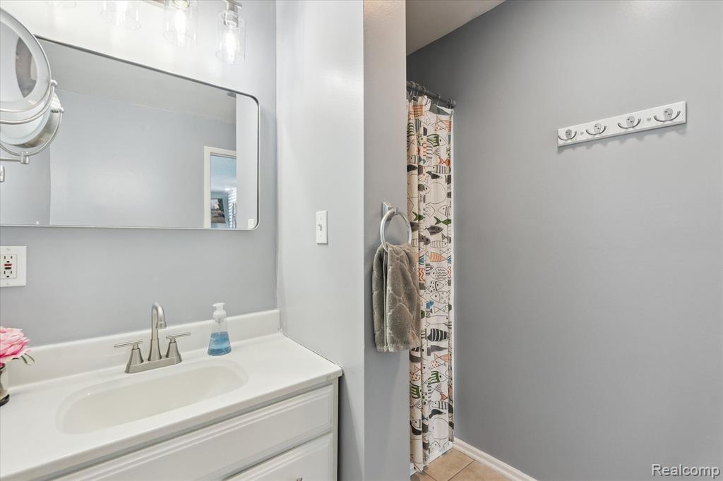 2510 Ruth Drive Fenton, MI 48430 - Photo 32 of 53