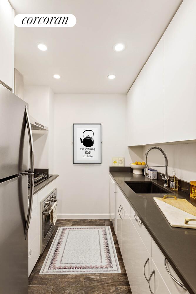 250 Mercer Street, Unit B502 Manhattan, NY 10012 - Photo 3 of 11