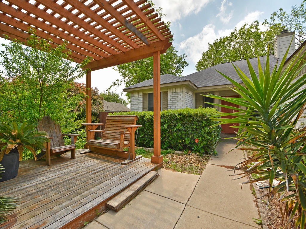 5601 China Berry Road Austin, TX 78744 - Photo 1 of 1
