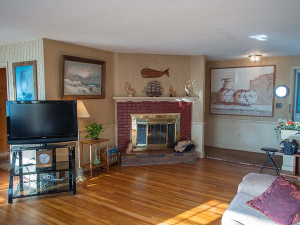 60 Crescent Road Leominster, MA 01453 - Photo 3 of 19 Gallery Image 3