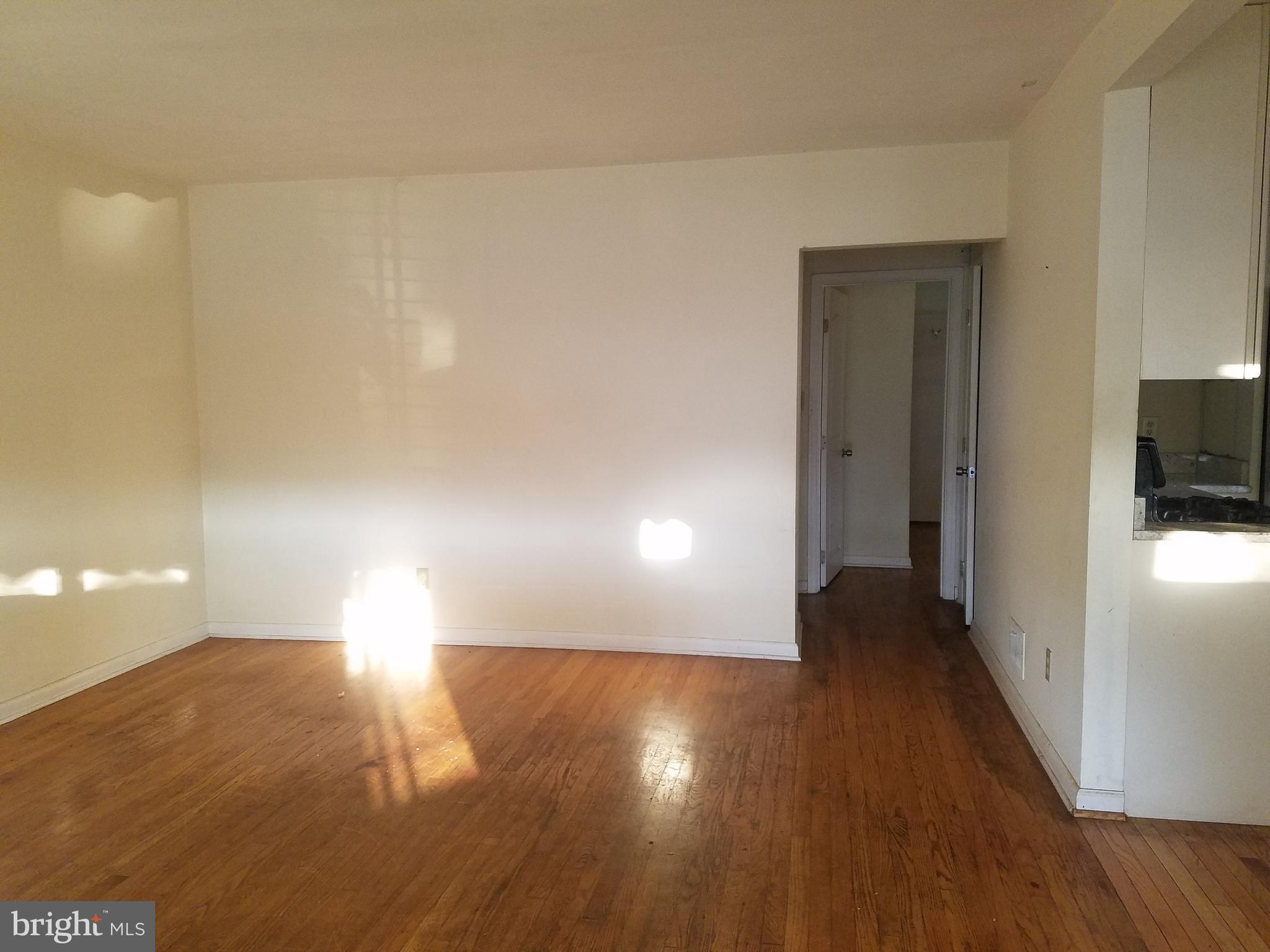 5401 Old Frederick Road Baltimore, MD 21229 - Photo 4 of 16 Living Room
