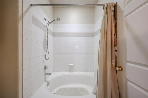 $1,950 | 3236 East Chandler Boulevard, Unit 1069, Phoenix, AZ 85048