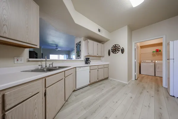 $1,950 | 3236 East Chandler Boulevard, Unit 1069, Phoenix, AZ 85048