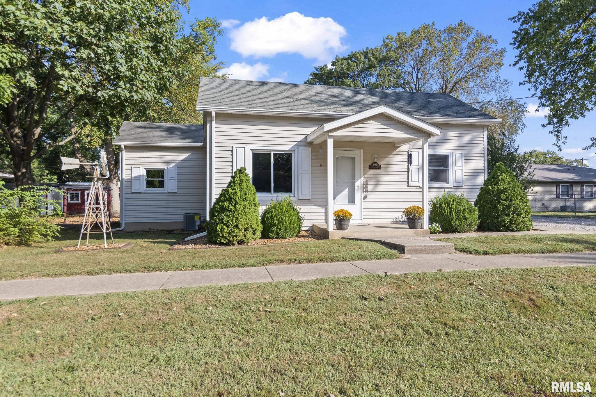 205 West Madison Street Athens, IL 62613 - Photo 2 of 29 Gallery Image 2