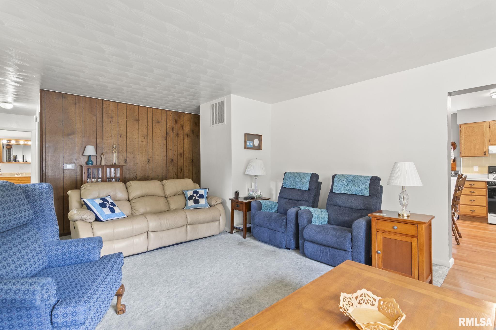 205 West Madison Street Athens, IL 62613 - Photo 8 of 29 Gallery Image 8