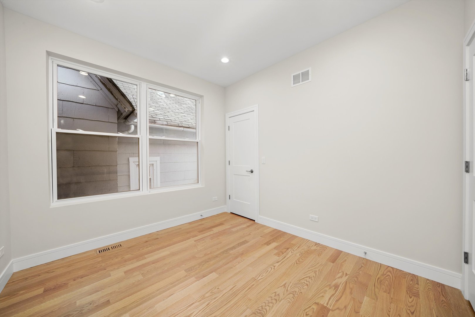 6650 South Wabash Avenue Chicago, IL 60637 - Photo 11 of 14 a view of empty room with wooden floor and fan