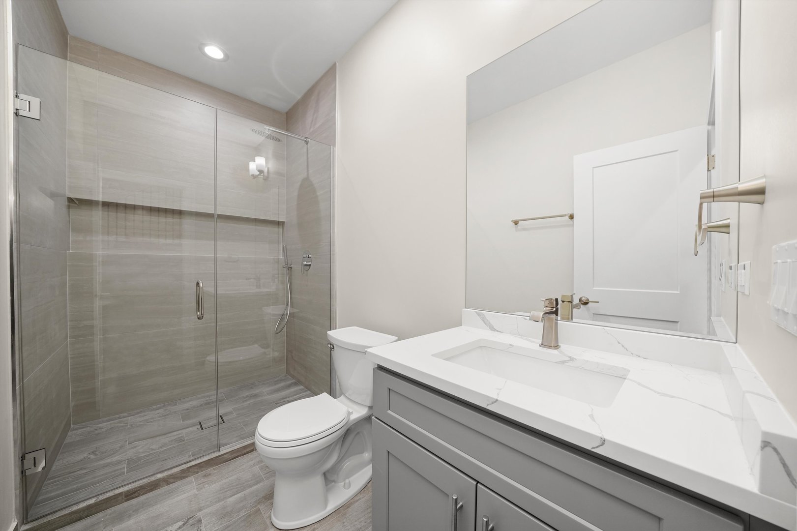 6650 South Wabash Avenue Chicago, IL 60637 - Photo 5 of 14 a bathroom with a sink a toilet and shower