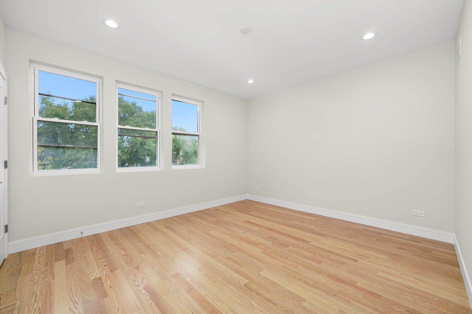 6650 South Wabash Avenue Chicago, IL 60637 - Photo 10 of 14 wooden floor in an empty room with a window