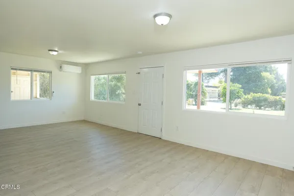 $3,035 | 239 East Collins Street, Oxnard, CA 93036