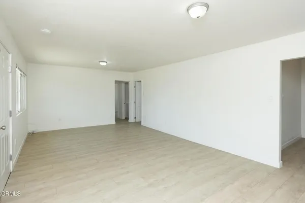 $3,035 | 239 East Collins Street, Oxnard, CA 93036