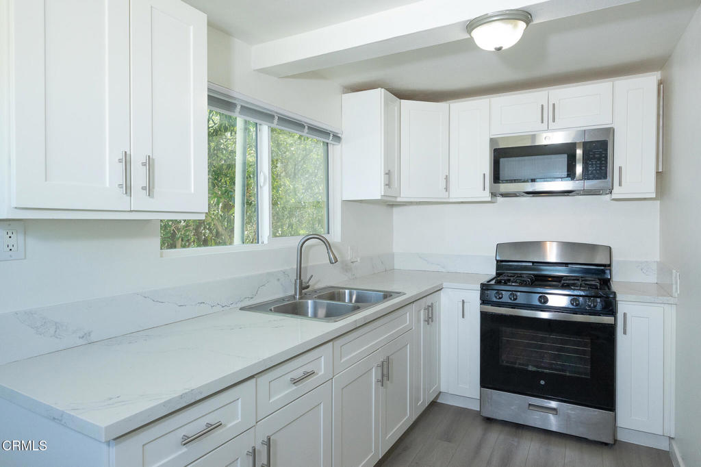 239 East Collins Street Oxnard, CA 93036 - Photo 5 of 17