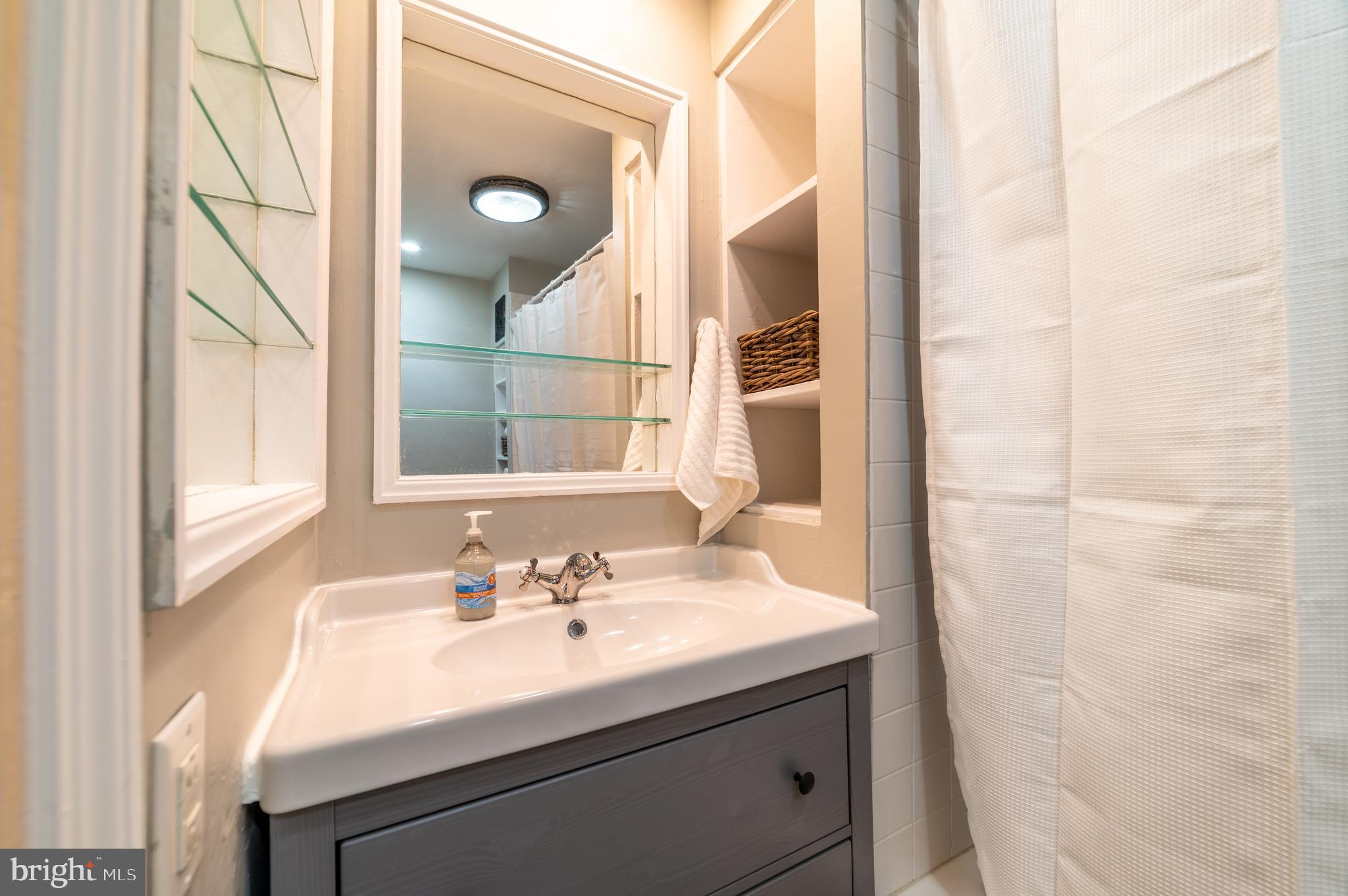 720 South Front Street Philadelphia, PA 19147 - Photo 20 of 34 Bathroom