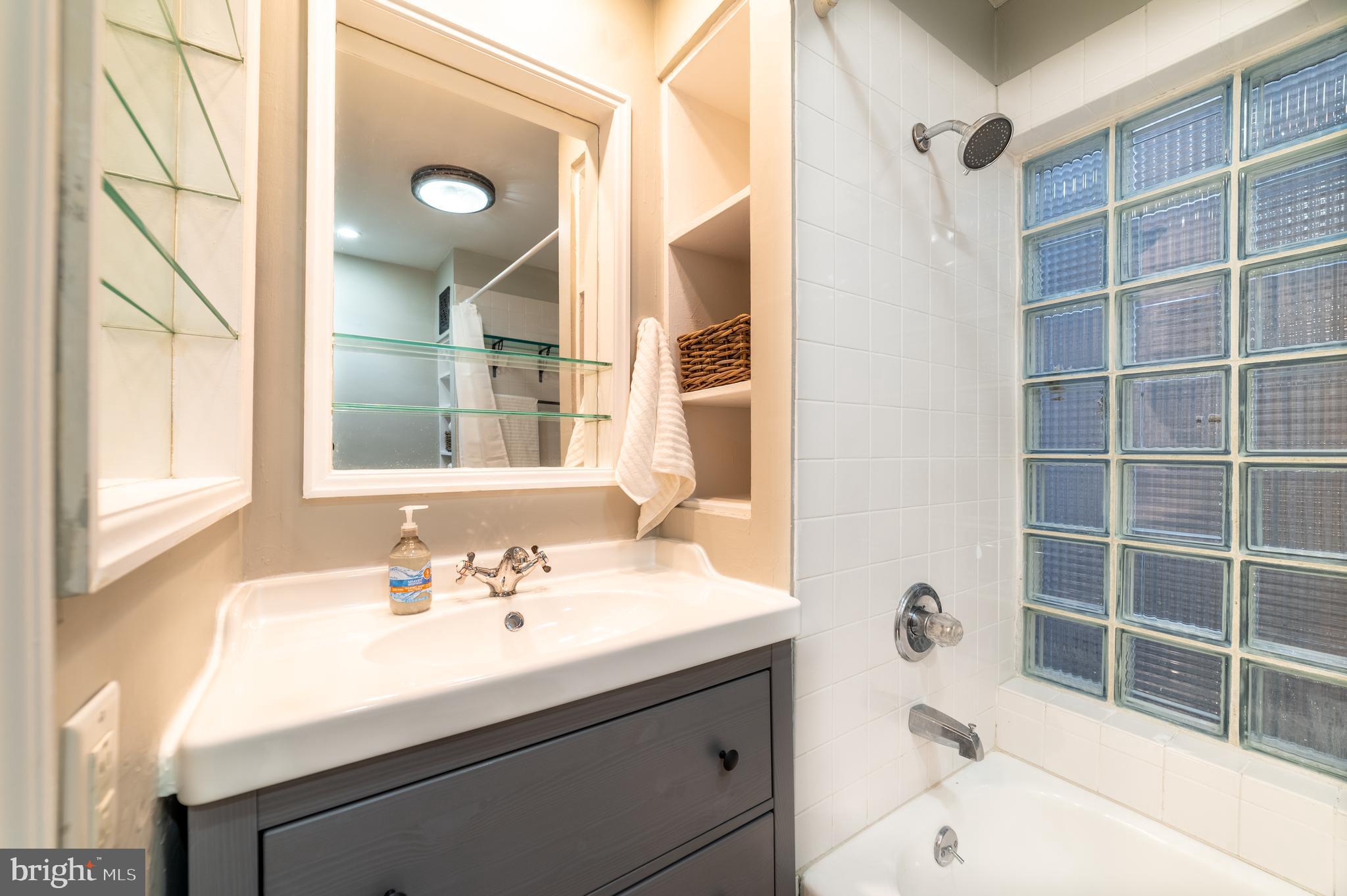 720 South Front Street Philadelphia, PA 19147 - Photo 21 of 34 Bathroom