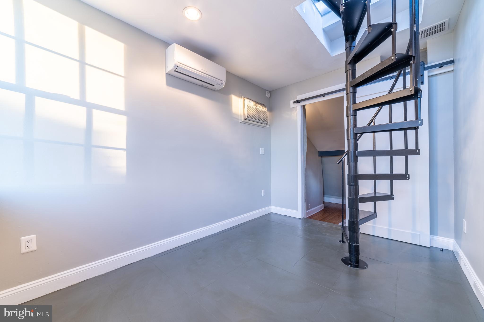 720 South Front Street Philadelphia, PA 19147 - Photo 28 of 34 3rd floor, additional Bedroom