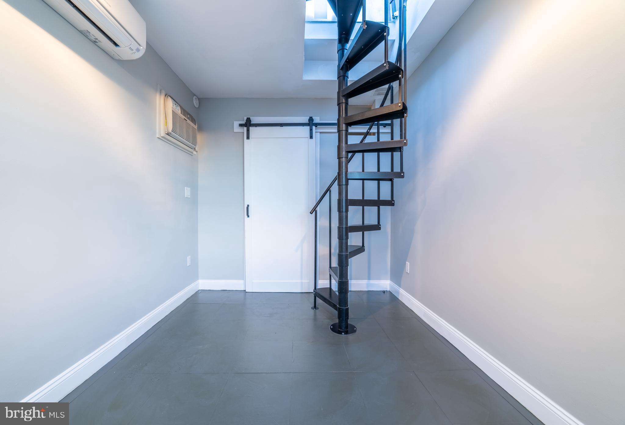 720 South Front Street Philadelphia, PA 19147 - Photo 31 of 34 3rd Floor Additional Bedroom