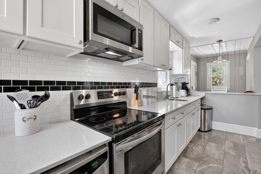 51 Swifts Beach Road Wareham, MA 02571 - Photo 3 of 31