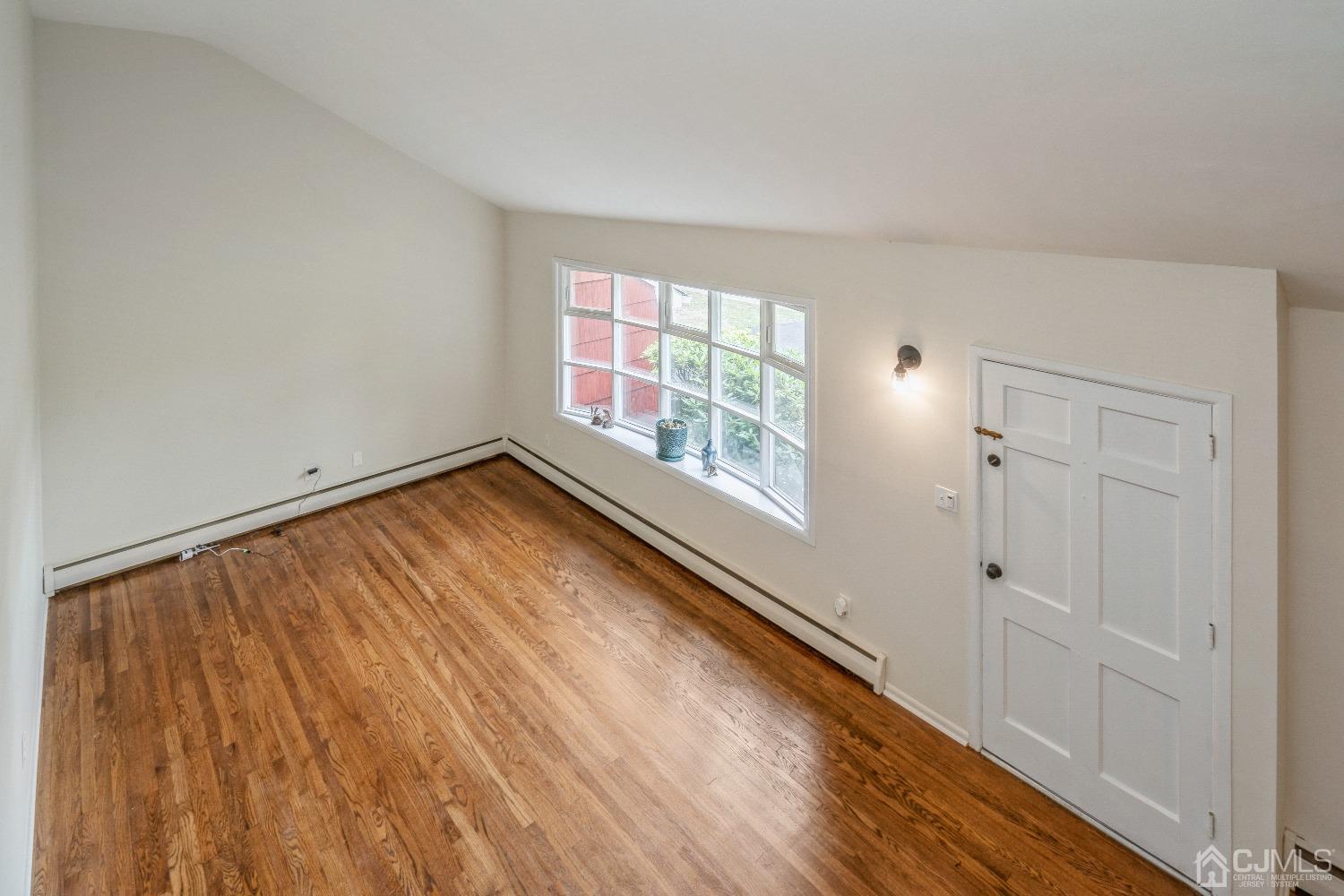 1462 Seneca Road North Brunswick, NJ 08902 - Photo 3 of 30 Livning Room