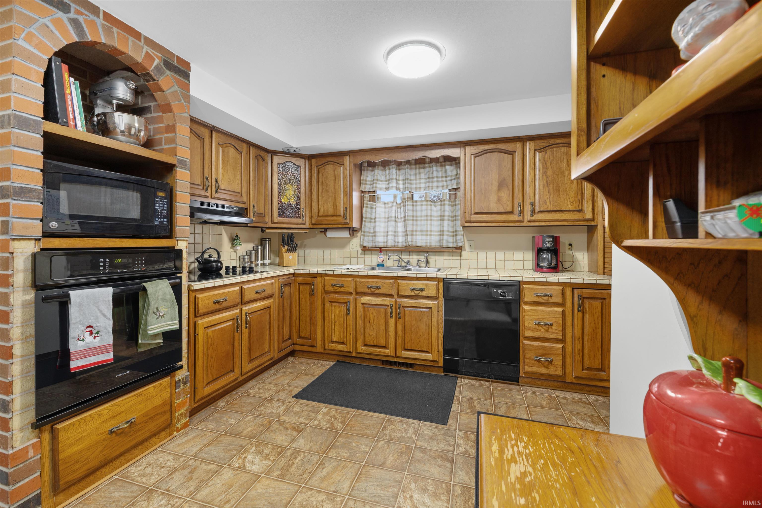 214 Betz Road Auburn, IN 46706 - Photo 7 of 32