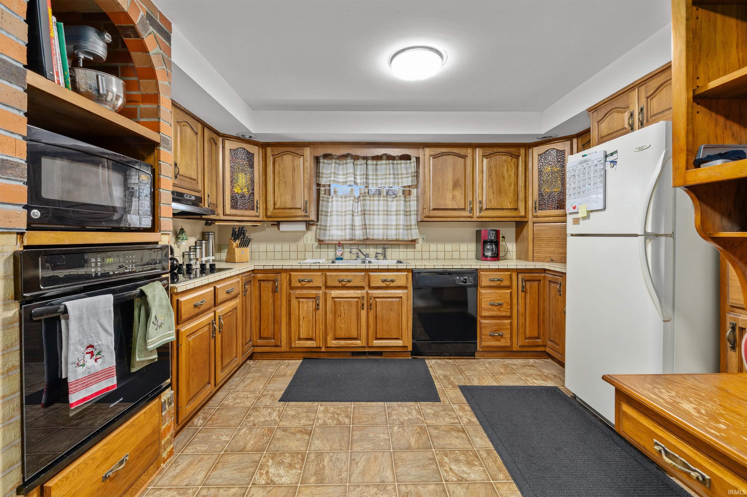 214 Betz Road Auburn, IN 46706 - Photo 8 of 32