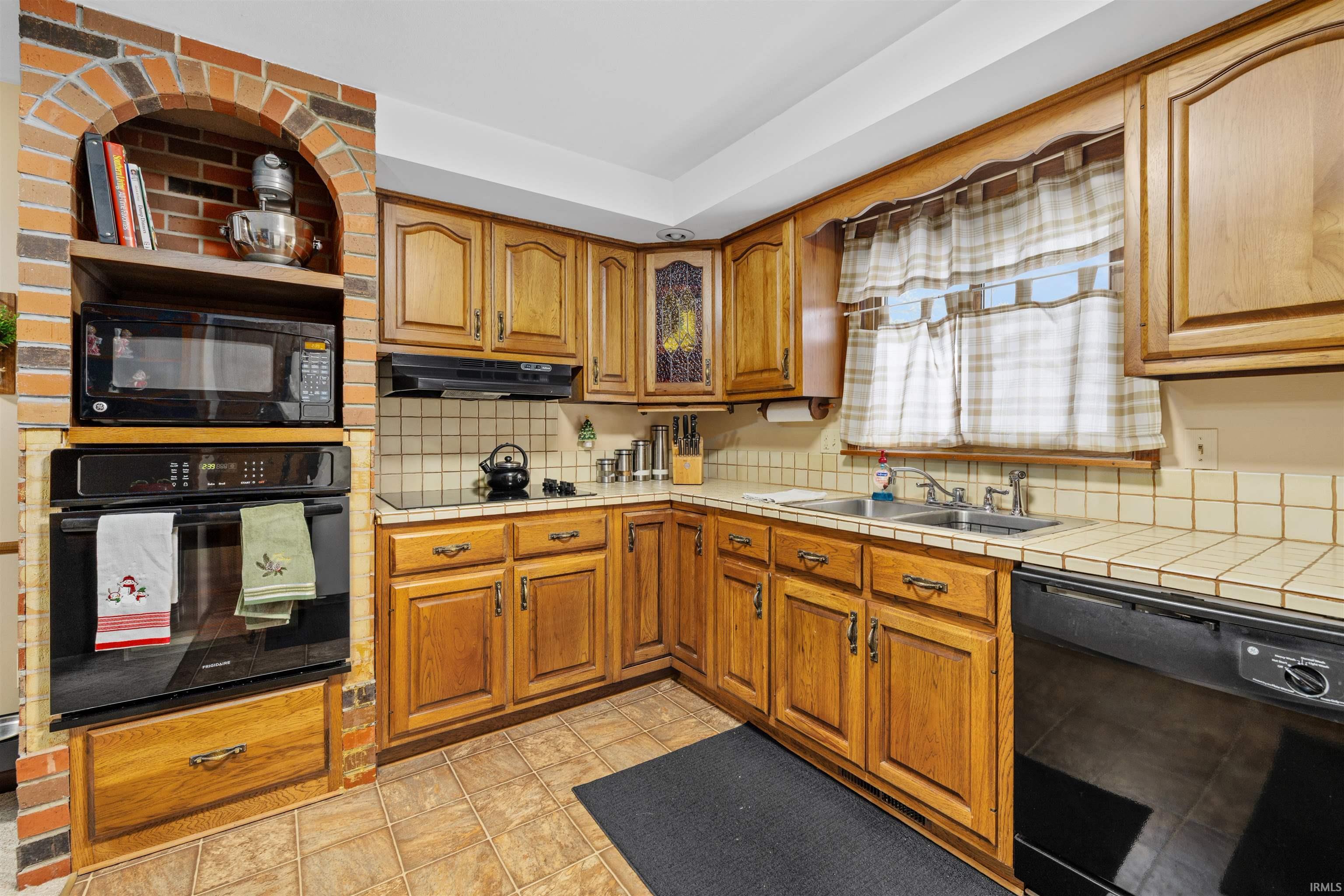 214 Betz Road Auburn, IN 46706 - Photo 9 of 32