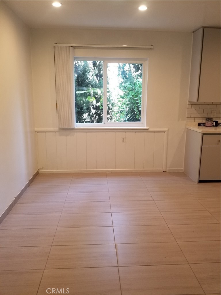 312 East Dryden Street, Unit 3 Glendale, CA 91207 - Photo 11 of 13 a view of room and window