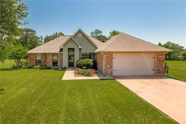 $300,000 | 18338 Red Wolf Trail, Loranger, LA 70446