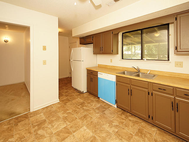 123 State Rd S-8-922 Moncks Corner, SC 29461 - Photo 6 of 25 Kitchen