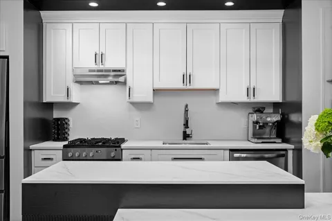 $225,000 | 412 Munro Avenue, Unit 3J, Mamaroneck, NY 10543