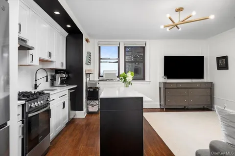 $225,000 | 412 Munro Avenue, Unit 3J, Mamaroneck, NY 10543