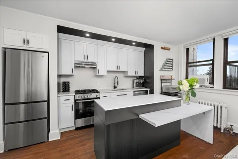 $225,000 | 412 Munro Avenue, Unit 3J, Mamaroneck, NY 10543