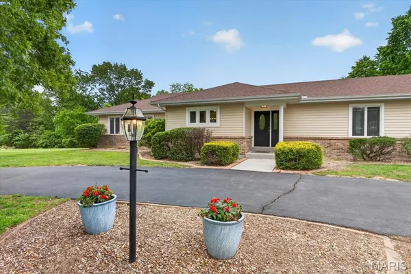$525,000 | 18506 Royal Drive, Warrenton, MO 63383