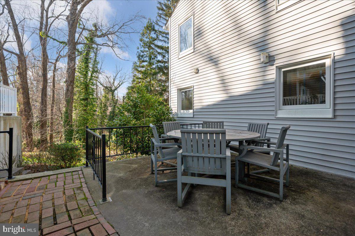 1540 Overlook Drive St. Leonard, MD 20685 - Photo 35 of 43 Outdoor living, dining.