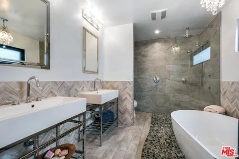 $1,487,000 | 3558 Muirfield Road South, Los Angeles, CA 90016