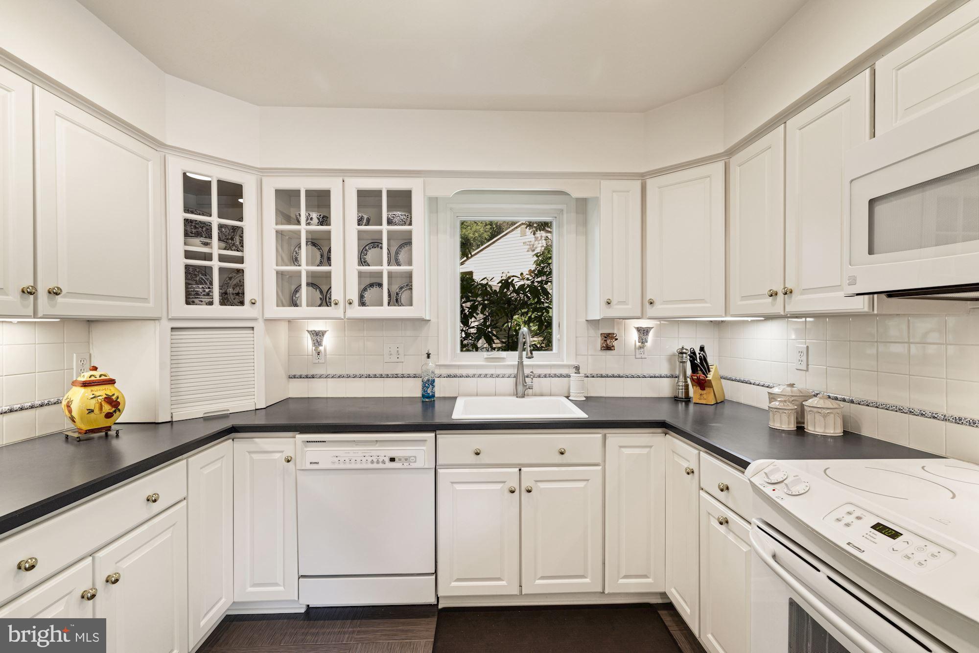 1905 Chapel Hill Road Silver Spring, MD 20906 - Photo 12 of 32 Kitchen