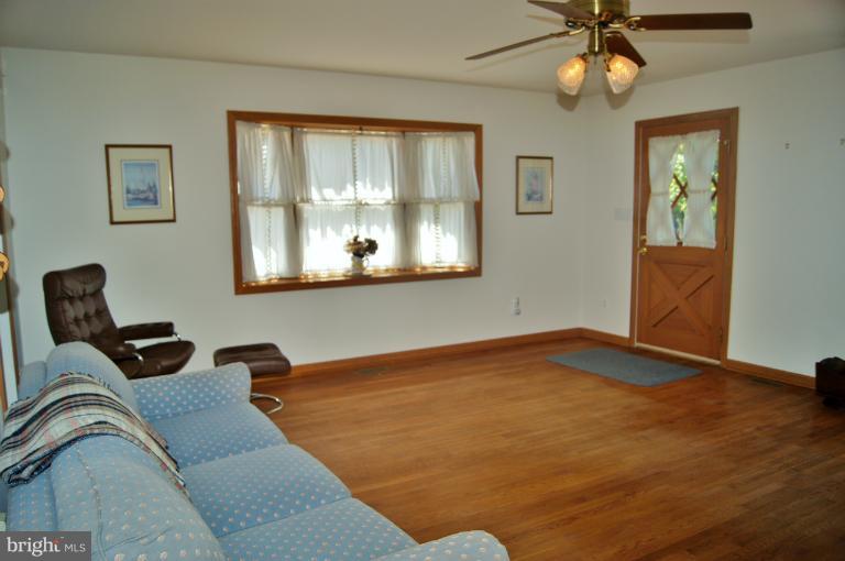 603 Overbrook Road Baltimore, MD 21212 - Photo 12 of 27 Family Room