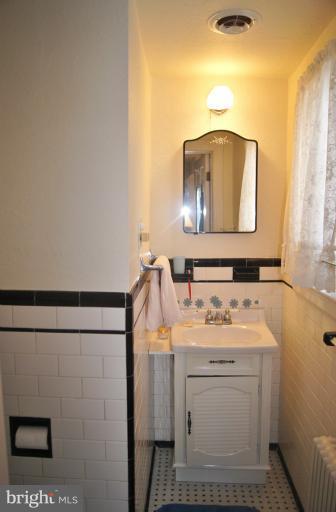 603 Overbrook Road Baltimore, MD 21212 - Photo 13 of 27 Bath (Master)
