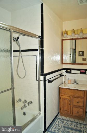 603 Overbrook Road Baltimore, MD 21212 - Photo 14 of 27 Bath