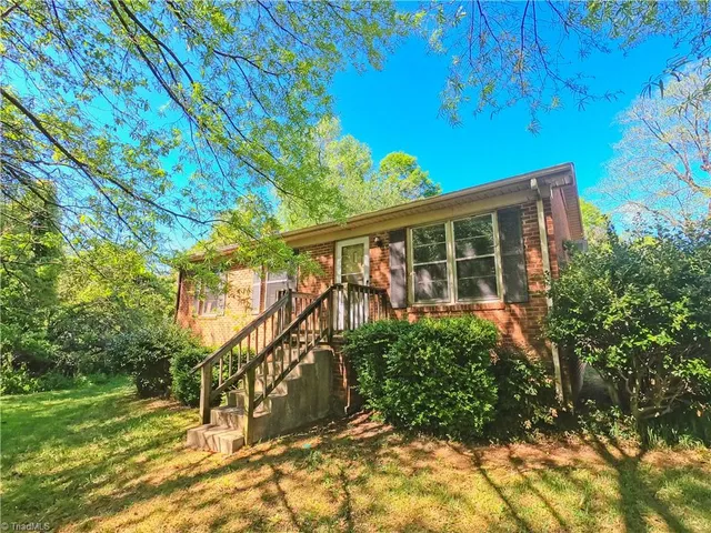 $1,295 | 2217 East Gate City Boulevard, Greensboro, NC 27401
