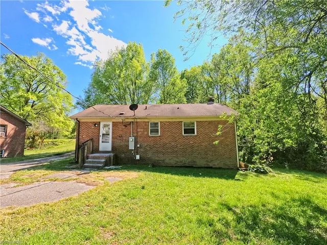 $1,295 | 2217 East Gate City Boulevard, Greensboro, NC 27401
