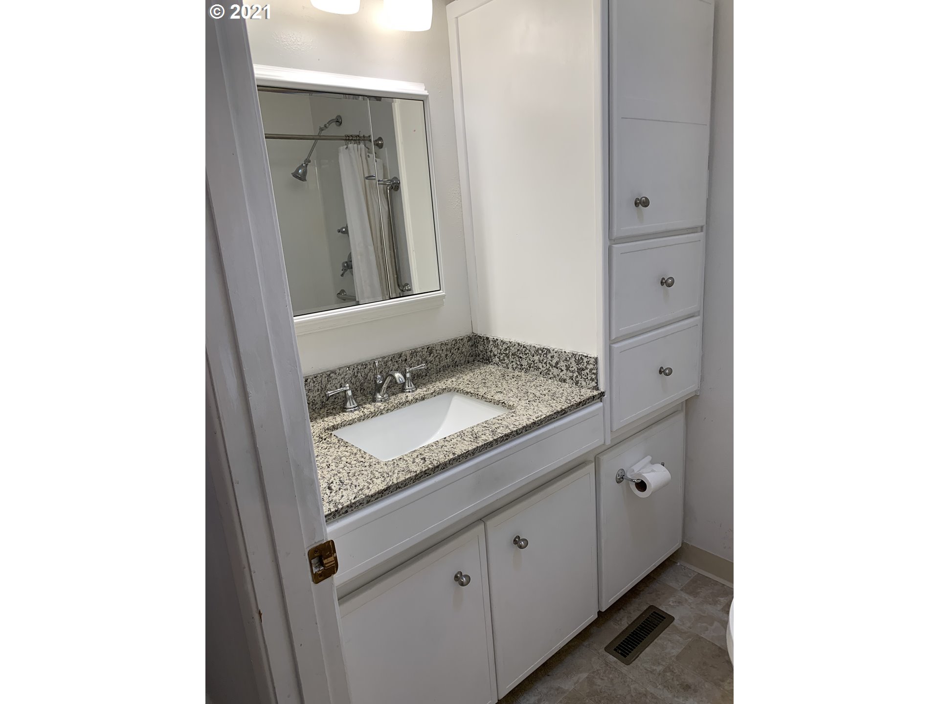 2661 Southwest Spring Garden Street Portland, OR 97219 - Photo 11 of 22 Gallery Image 11