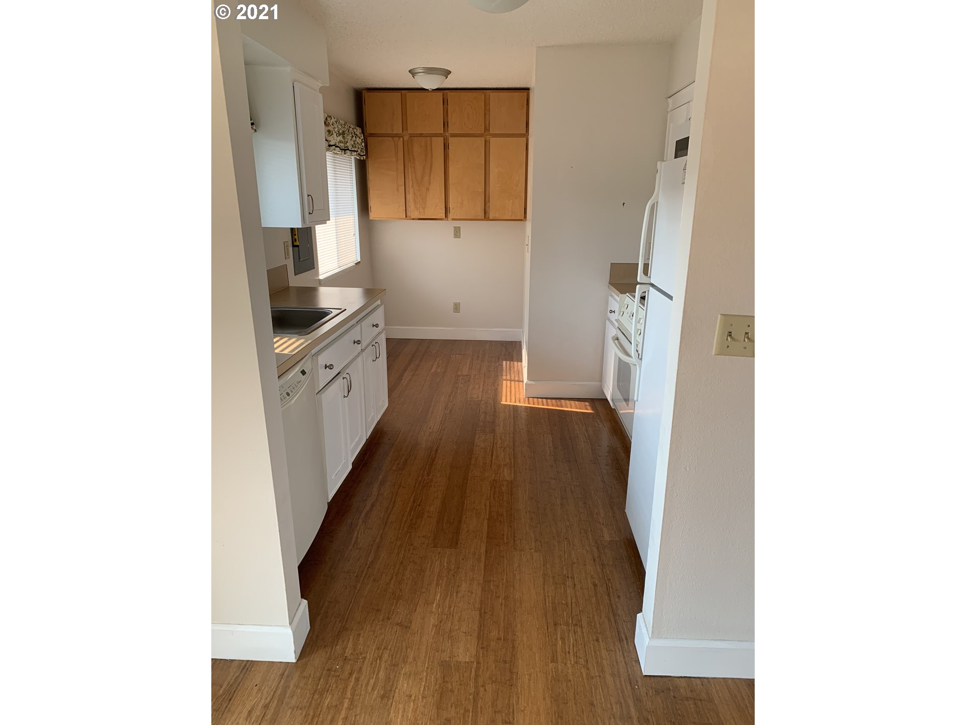 2661 Southwest Spring Garden Street Portland, OR 97219 - Photo 4 of 22 Gallery Image 4