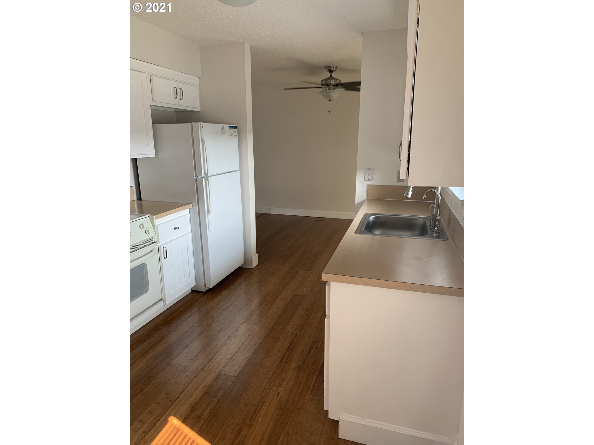 2661 Southwest Spring Garden Street Portland, OR 97219 - Photo 7 of 22 Gallery Image 7