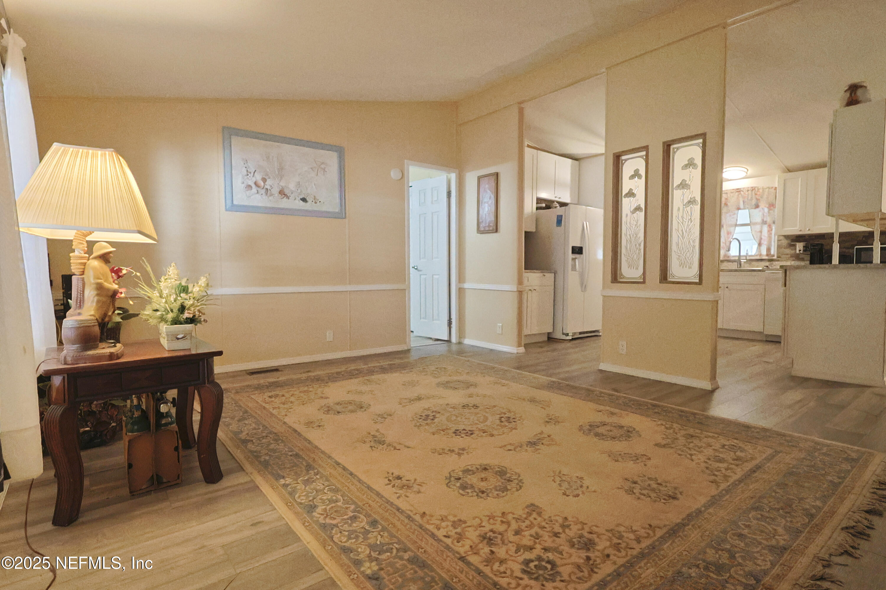 138 Edgewater Road Satsuma, FL 32189 - Photo 18 of 45 living room